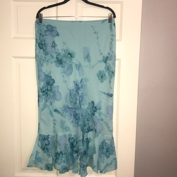 Fashion Bug Dresses & Skirts - Gorgeous summery skirt in blues and floral